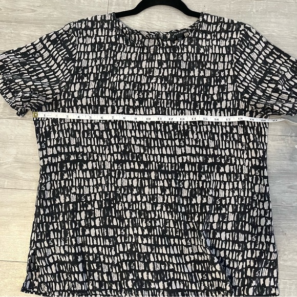 Eileen Fisher Silk Short-sleeve Blouse with geometric pattern - Picture 13 of 13